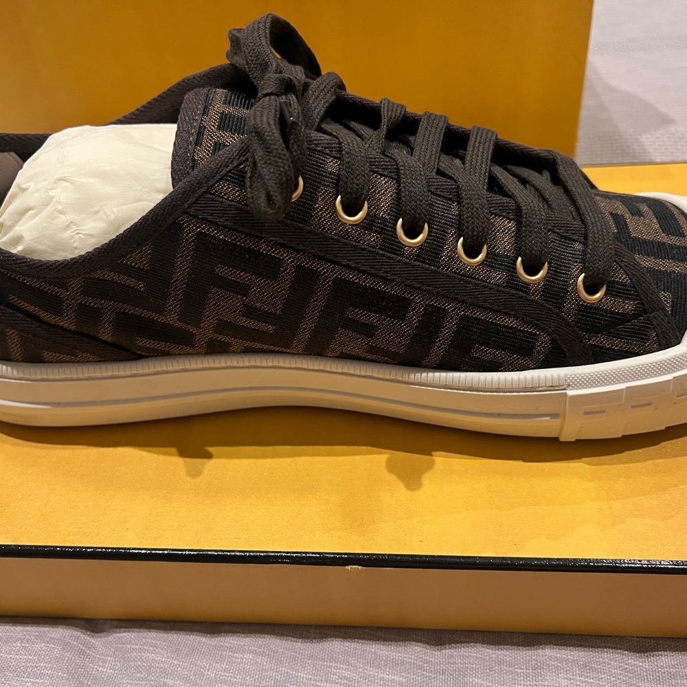 Men's Black Patterned Sneakers - image 1